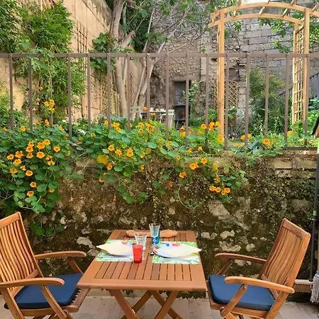 Appartement Capucines, Un Jardin Secret Dans Le Centre Historique à Arles Extérieur photo