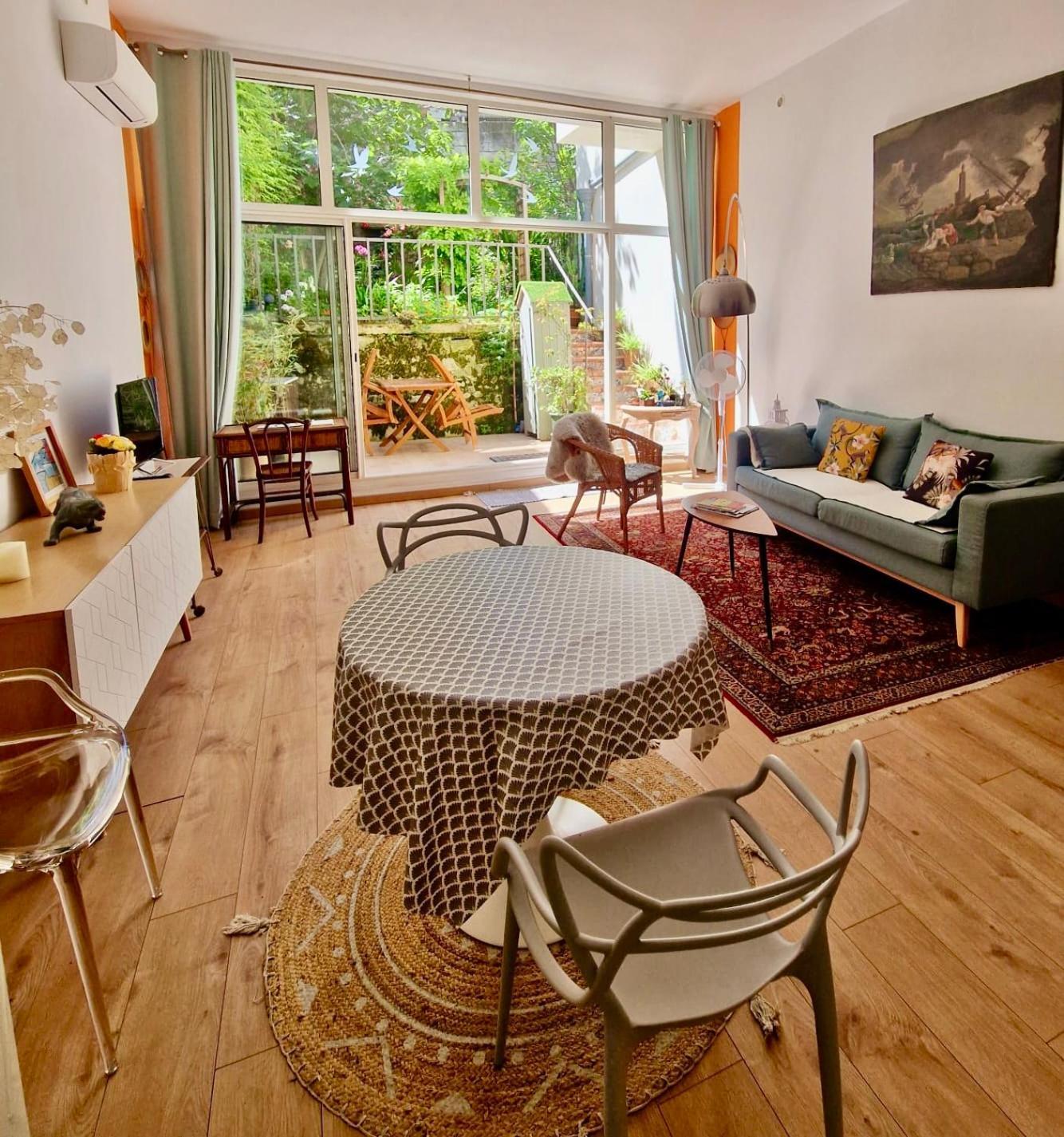 Capucines, Un Jardin Secret Dans Le Centre Historique *
